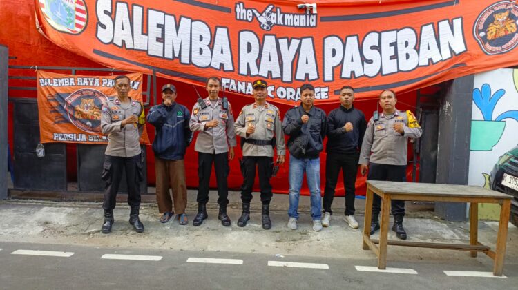 Polsek Senen Monitoring Nobar Persija vs Persib di Paseban, Puluhan Jakmania Menonton Tertib
