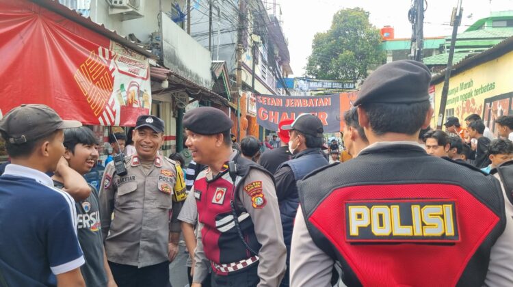 Antusias Warga Johar Baru Warnai Nobar Persija vs Persib, Polisi Perketat Patroli Cegah Gangguan Kamtibmas