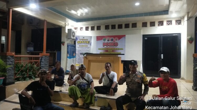 Midnight Cooling System! Bhabinkamtibmas dan FKDM Kompak Jaga Johar Baru Tetap Aman dan Kondusif