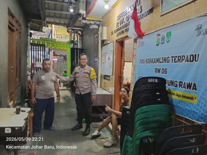 
					Polisi Aktif Sambangi Poskamling RW 06 Kampung Rawa, Warga Diajak Tingkatkan Kewaspadaan Malam Hari