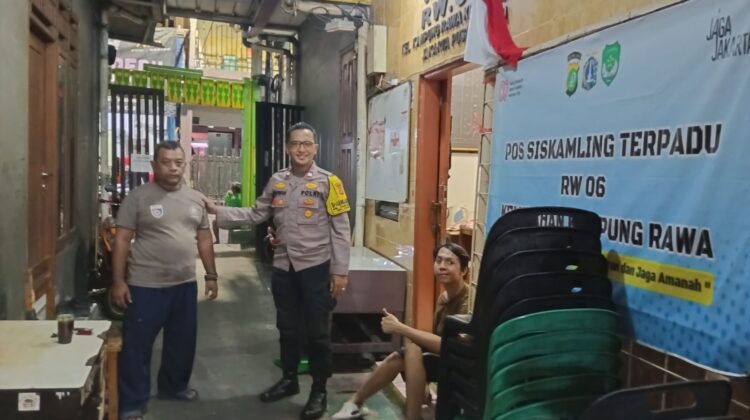 Polisi Aktif Sambangi Poskamling RW 06 Kampung Rawa, Warga Diajak Tingkatkan Kewaspadaan Malam Hari