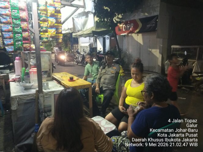 
					Malam Hari, Bhabinkamtibmas Galur Perkuat Siskamling RW 02 Antisipasi Curanmor dan Guantibmas