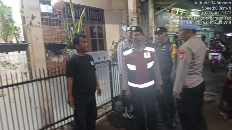 Patroli Jalan Kaki di Menteng Tenggulun, Polsek Metro Menteng Cegah Tawuran dan Kriminalitas Malam