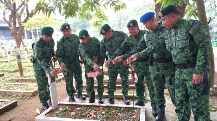 Jelang HUT ke-8, Kasdivif 3 Kostrad Pimpin Ziarah Rombongan di TMP Panaikang