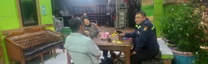 
					Kanit Binmas dan Warga RW 06 Petamburan Perkuat Siskamling Guna Cegah Tawuran dan Gangguan Kamtibmas