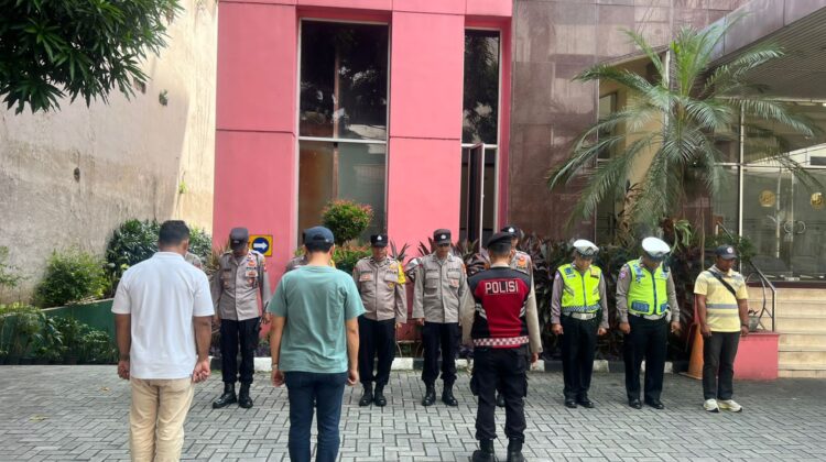 Polsek Senen Lakukan Pengamanan Aksi Unjuk Rasa di Kantor DPP PKB Secara Humanis