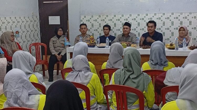 Polwan Jaga Jakarta Berikan Penyuluhan Kepada Kader PKK dan Jumantik di Kebon Melati