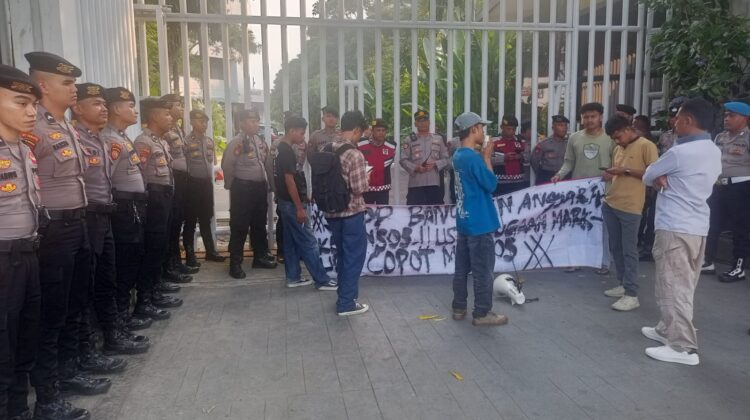 Pengamanan Mahasiswa Soroti Dugaan Markup Anggaran di Kemensos, Sempat Tutup Dua Lajur Jalan Salemba