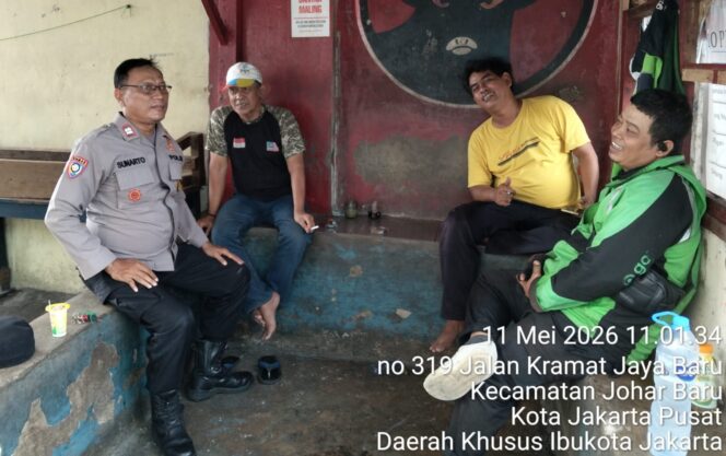
					Siang Hari Tetap Siaga! Polisi Sambang RW 01 Johar Baru Perkuat Kewaspadaan Warga