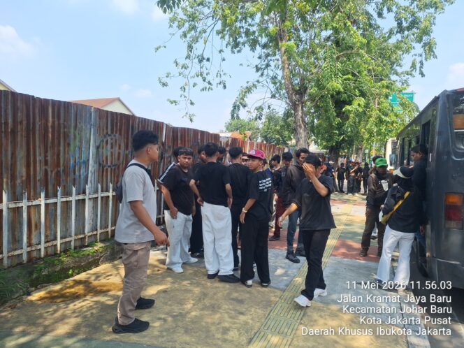 
					Pengamanan Humanis, Polsek Johar Baru Kawal Keberangkatan Massa Aksi ke Kejaksaan Agung RI