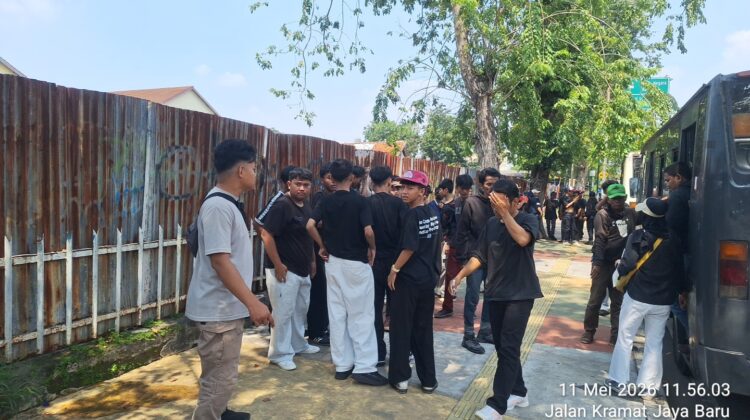 Pengamanan Humanis, Polsek Johar Baru Kawal Keberangkatan Massa Aksi ke Kejaksaan Agung RI