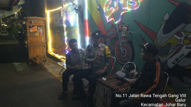 Dini Hari Tetap Waspada! Polisi Sambangi Pos Kamling RW 07 Galur Perkuat Keamanan Lingkungan