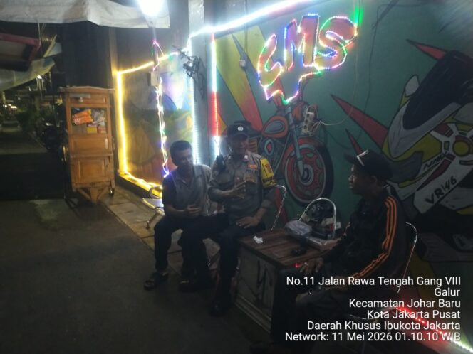 
					Dini Hari Tetap Waspada! Polisi Sambangi Pos Kamling RW 07 Galur Perkuat Keamanan Lingkungan