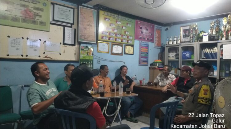 Malam Hari Polisi dan Warga Kompak Jaga Galur, Pos Kamling RW 03 Jadi Pusat Kewaspadaan