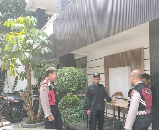 Polisi Hadir di Tengah Masyarakat, Patroli Dialogis Polsek Cempaka Putih Ciptakan Rasa Aman Siang Hari