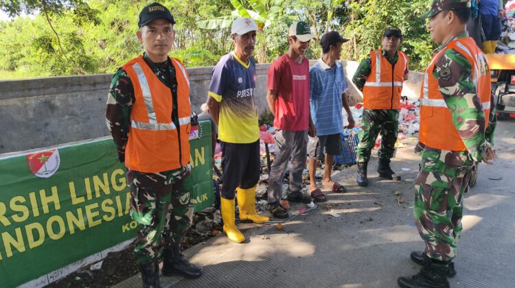 Atasi Darurat Sampah: Satgas Kodim 0510/Trs Geruduk Sampah Tanjung Kait
