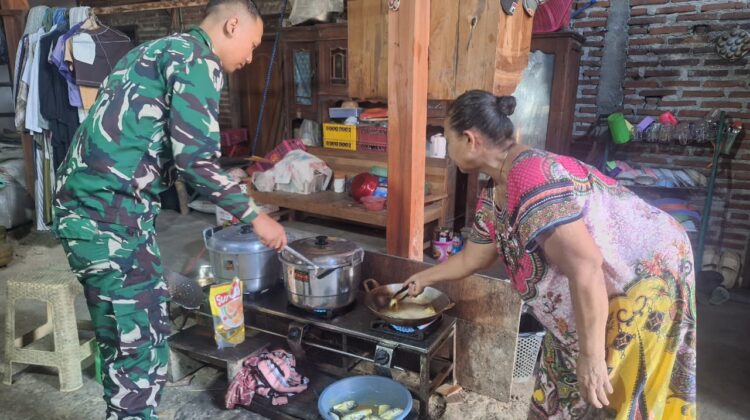 Inilah Momen Kehangatan Satgas TMMD Reguler 128 Kodim Pati Bersama Keluarga Asuh