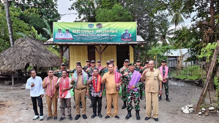 Yonarmed 12 Kostrad Tebar Manfaat di Perbatasan, Bedah Rumah Hadirkan Senyum untuk Warga
