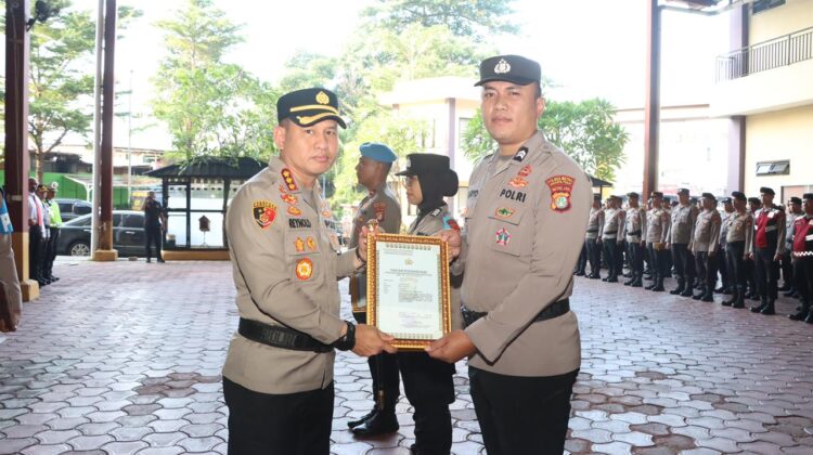 Kapolres Jakpus Beri Penghargaan Anggota Berprestasi, Jadi Motivasi Tingkatkan Pelayanan