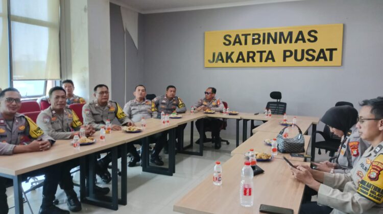 Bhabinkamtibmas Kebon Melati Ikuti Arahan Kakorbinmas Baharkam Polri Melalui Zoom Meeting