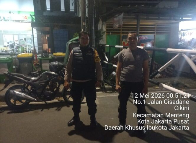 
					Dinihari, Bhabinkamtibmas Cikini Intensifkan Sambang Satkamling di Jalan Cisadane Menteng
