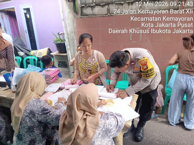 
					Bhabinkamtibmas Kemayoran Hadir di Posyandu, Wujud Kepedulian Polri untuk Kesehatan Warga