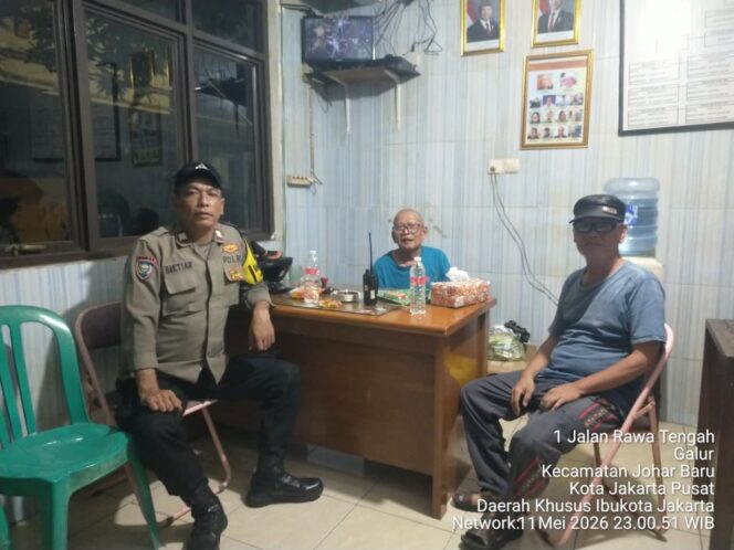 
					Cooling System Tengah Malam, Bhabinkamtibmas Galur Sambangi Pos Kamling RW 06 Jaga Wilayah Tetap Aman