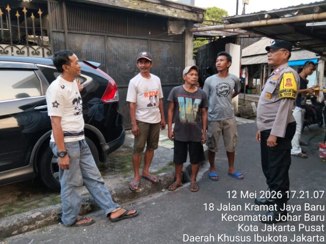 
					Sore Hari Polisi Menyapa Warga” Sambang RW 08 Johar Baru Perkuat Keamanan Lingkungan