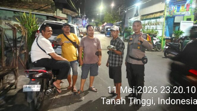 
					Satkamling Menyala Tengah Malam” Polisi dan Warga Tanah Tinggi Perkuat Keamanan Lingkungan