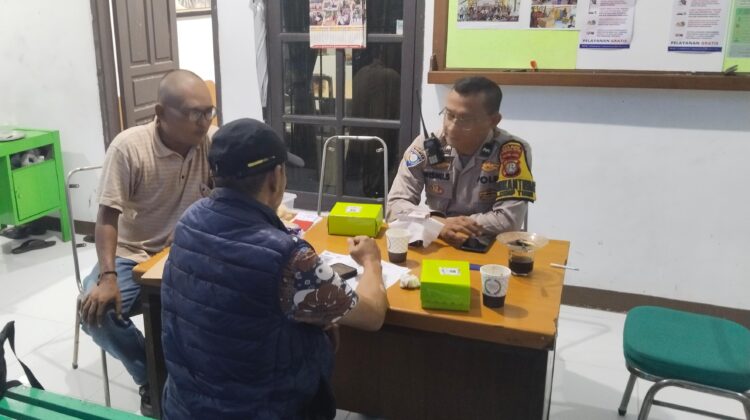 Bhabinkamtibmas Cempaka Putih Timur Pererat Kedekatan dengan Warga, Wujudkan Lingkungan Aman dan Kondusif
