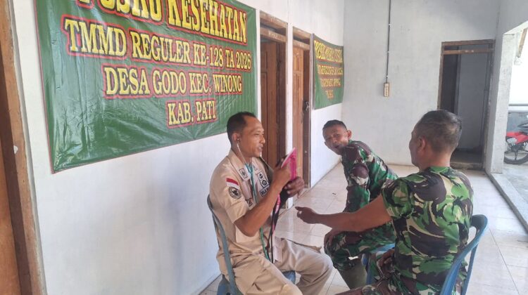 Tim Kesehatan TMMD Reguler Ke-128 Kodim Pati Siaga Layani Satgas dan Warga Desa Godo