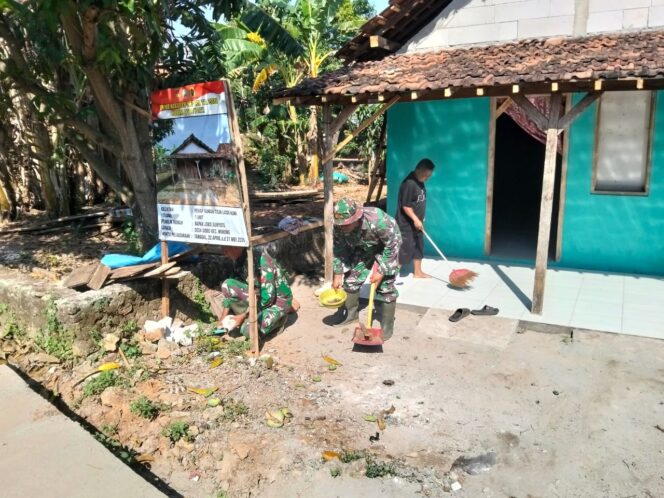 
					Satgas TMMD Reguler 128 Bantu Bersihkan Rumah Bapak Joko yang Masuki Tahap Finishing