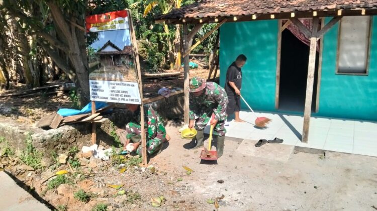 Satgas TMMD Reguler 128 Bantu Bersihkan Rumah Bapak Joko yang Masuki Tahap Finishing