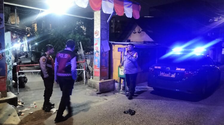 Patroli Jalan Kaki Jelang Subuh, Polsek Sawah Besar Bubarkan Remaja Nongkrong dan Antisipasi Tawuran di Mangga Dua Selatan