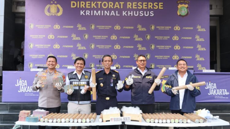 Polda Metro Jaya dan Bea Cukai Gagalkan Penyelundupan Merkuri di Tanjung Priok