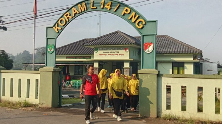 Danramil 14/Panongan Pimpin Olahraga Bersama, Bangun Soliditas dan Kebersamaan Keluarga Besar Koramil