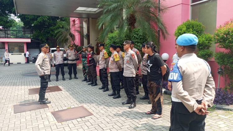Polsek Senen Gelar Apel Pengamanan Aksi Mahasiswa di Kantor DPP PKB