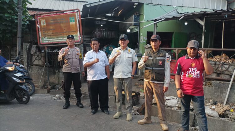 Sore Humanis, Pasar Tertib! Tiga Pilar Galur Ajak PKL Jaga Kamtibmas Bersama