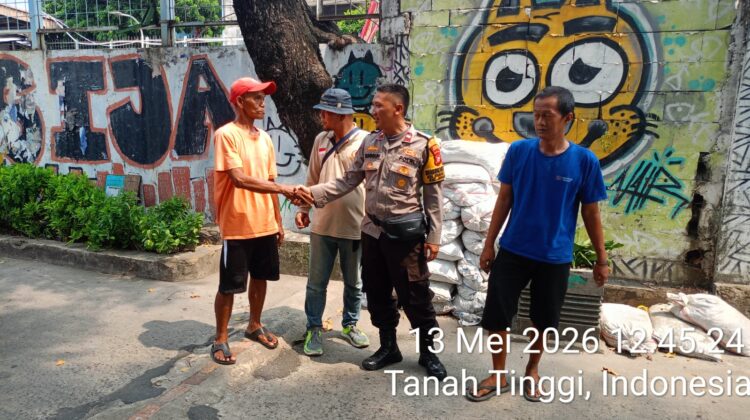 Respon Cepat Polisi dan Warga! Viral Ranjau Paku di Tanah Tinggi Langsung Dibersihkan Bersama