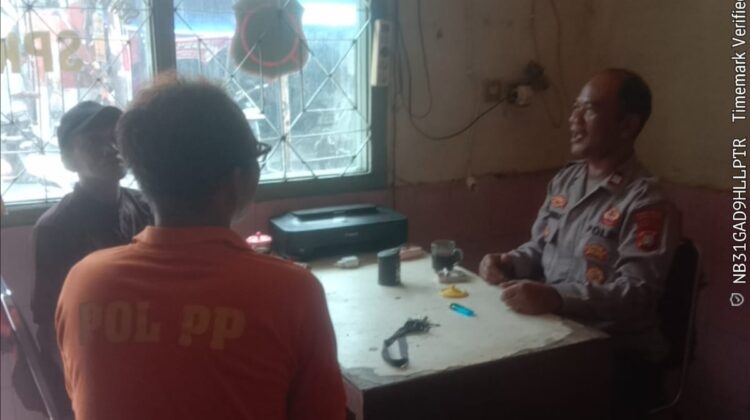 Kunjungan Warga ke Polsubsektor Galur, Pererat Silaturahmi dan Jaga Kamtibmas Bersama