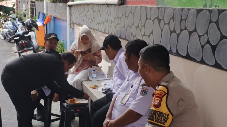 Sambang dan Silahturahmi Kepada Ketua LMK Kelurahan Kebon Kacang Oleh Bhabinkamtibmas Bersama Tiga Pilar
