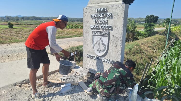Pembuatan Tugu Prasasti TMMD Reguler 128 Capai 65 Persen