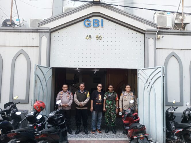 
					Kapolsubsektor Karang Anyar Pimpin Pelayanan Ibadah Kenaikan Isa Almasih di GBI Karang Anyar