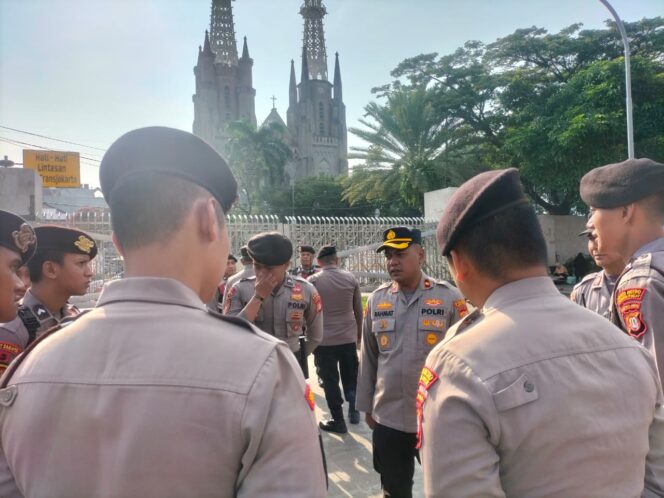 
					Kapolsek Sawah Besar Pimpin Apel Pelayanan Dan Pengamanan Misa Kenaikan Isa Almasih di Gereja Katedral