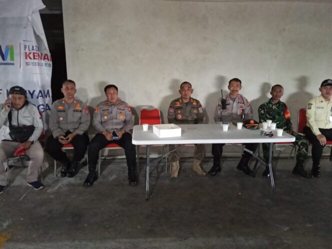 
					Kapolsek Senen dan Wakapolsek Monitoring Ibadah Kenaikan Yesus Kristus, Situasi Aman Kondusif