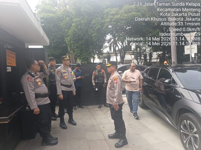 
					Wakapolres Metro Jakpus Tinjau Kesiapan Pengamanan Kenaikan Isa Almasih di Gereja GPIB Paulus Menteng
