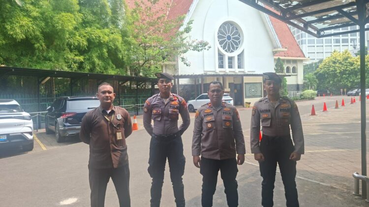 Wakapolsek Metro Menteng Cek Kesiapan Gereja Di Wilayah Menteng Jelang Kebaktian Kenaikan Isa Almasih