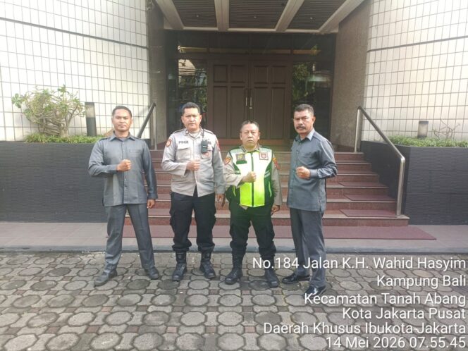 
					Polsek Tanah Abang Monitoring Ibadah Kenaikan Isa Almasih di GKI KH Wahid Hasyim