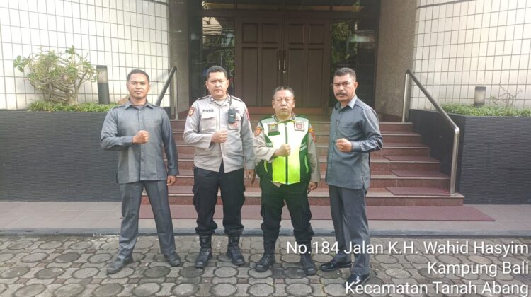 Polsek Tanah Abang Monitoring Ibadah Kenaikan Isa Almasih di GKI KH Wahid Hasyim
