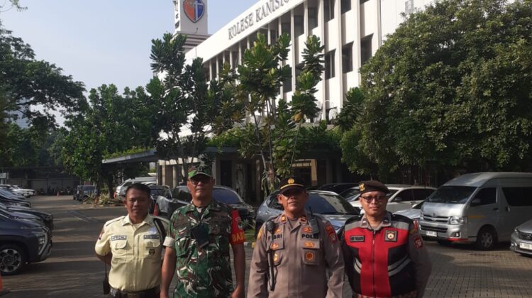 Pengamanan Humanis Warnai Ibadah Kenaikan Isa Almasih di Gereja Kolese Kanisius Menteng